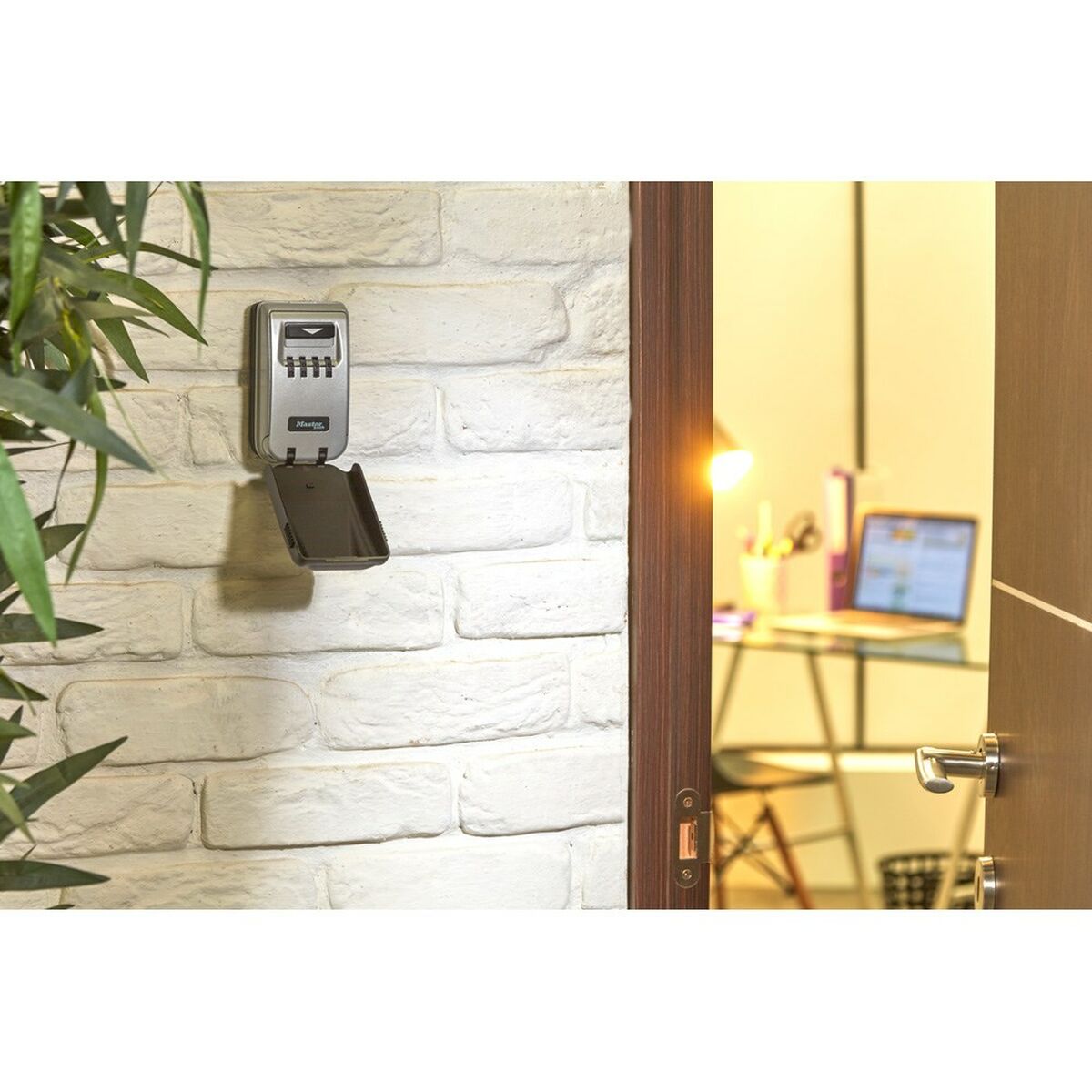 V7H38B055C9DE9CE3D9C149C99CF481184ER3915060P3